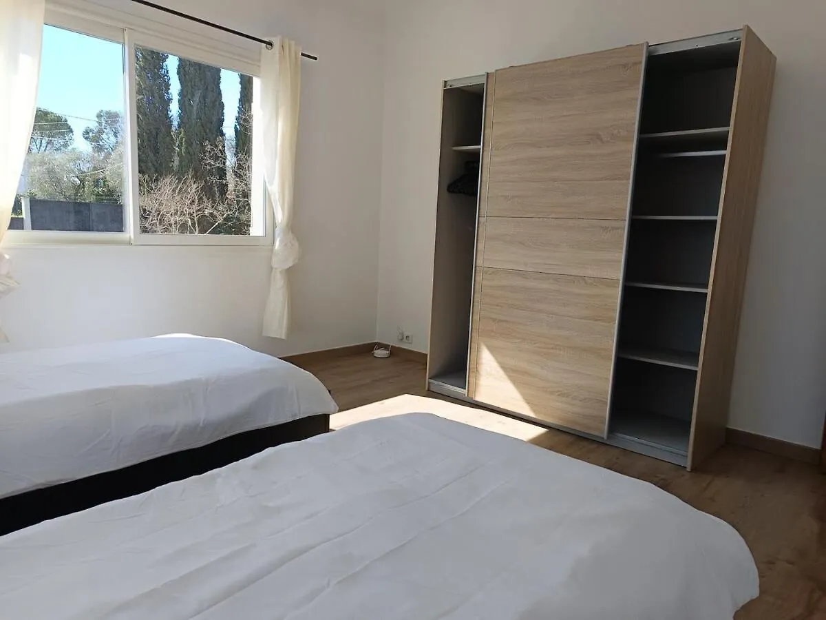 Appartement T4 A L'Etage D'Une Villa Avec Piscine Et Jardin France
