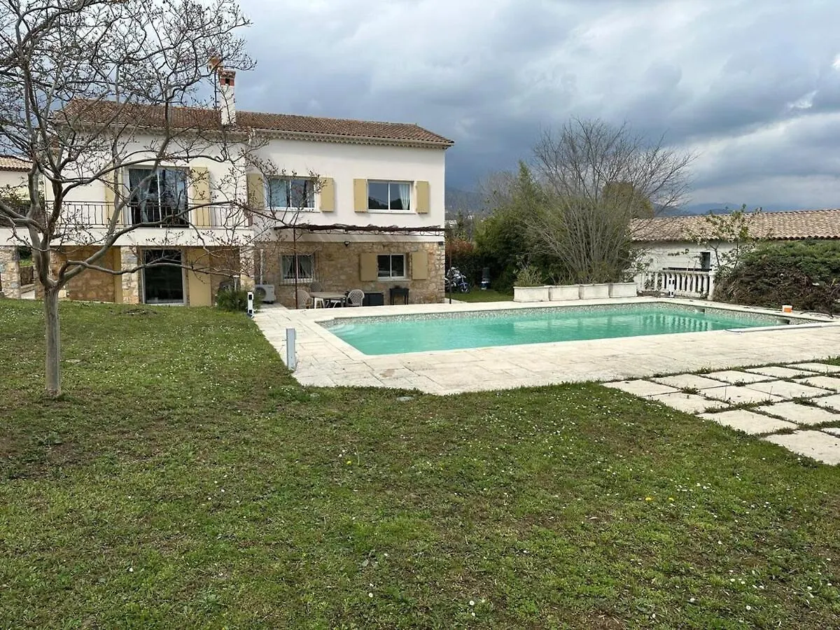 Appartement T4 A L'Etage D'Une Villa Avec Piscine Et Jardin Apartment