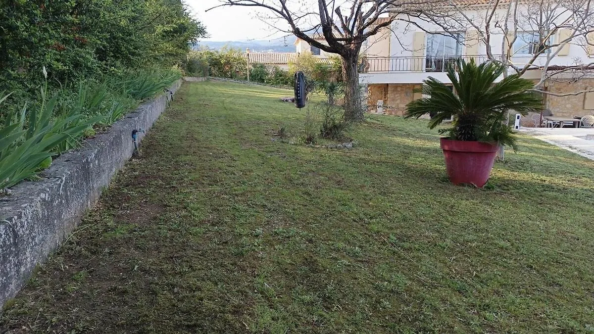 Appartement T4 A L'Etage D'Une Villa Avec Piscine Et Jardin France